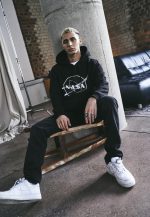 MISTER TEE NASA BLACK-AND-WHITE INSIGNIA MT1194 HOODY BLACK - Image 2