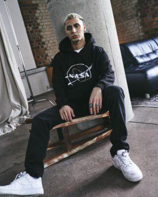MISTER TEE NASA BLACK-AND-WHITE INSIGNIA MT1194 HOODY BLACK - Mr.Tee