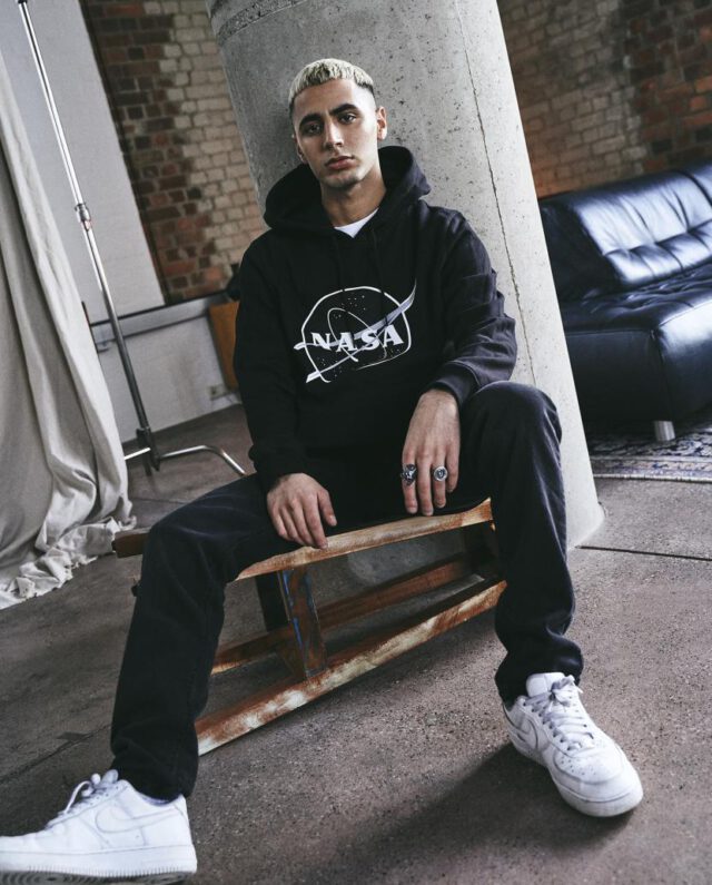 MISTER TEE NASA BLACK-AND-WHITE INSIGNIA MT1194 HOODY BLACK - Mr.Tee