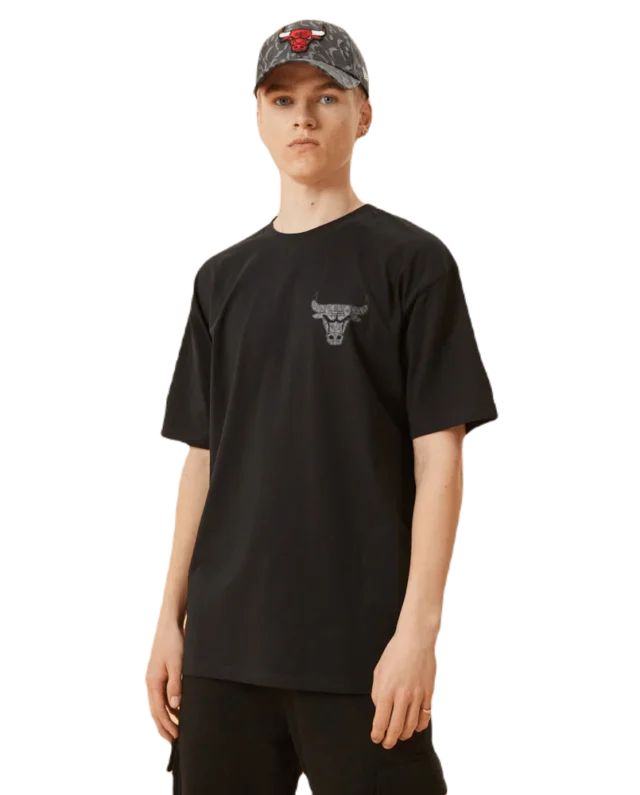 NEW ERA CHICAGO BULLS LOGO INFILL OVERSIZED T-SHIRT BLACK