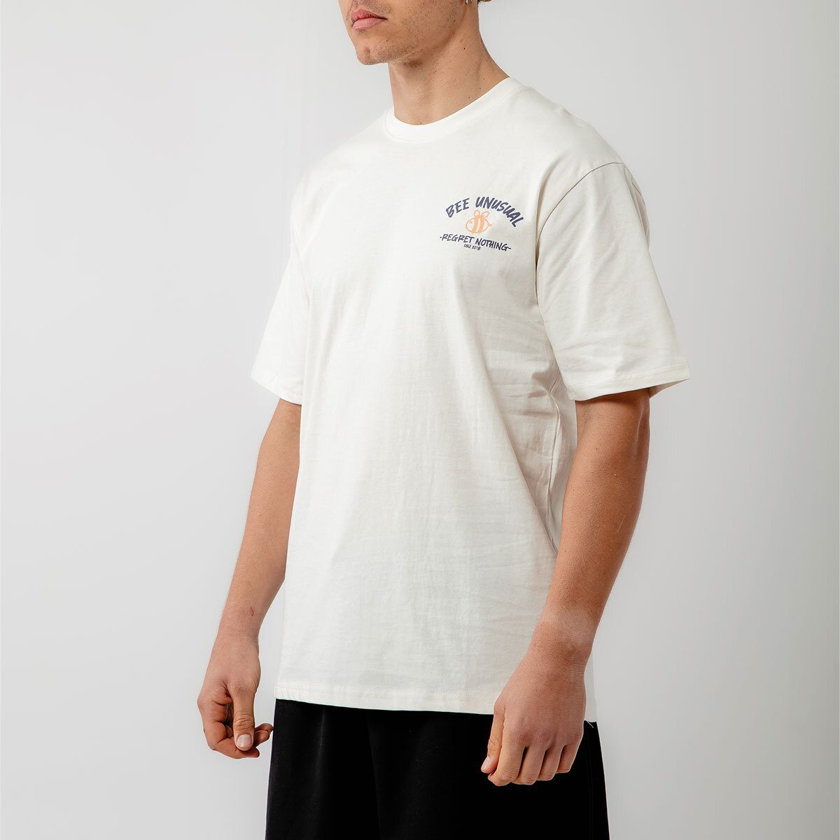AT-251339_S Bee Unusual " Regret Nothing " Relaxed T-shirt White - Image 1