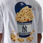 New Era MLB Food Graphic Oversized Ney York Yankees T-Shirt White 60684281 - Image 4