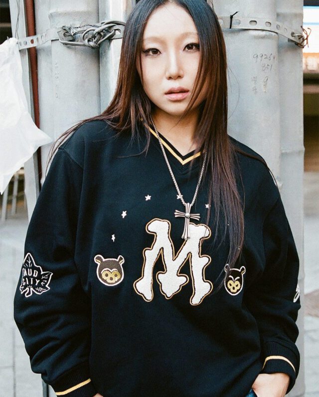 542223619_18526026736030035_5672536311574693475_n GRIMEY MUD’S THE RESIDENCE V NECK VINTAGE CREWNECK BLACK GSW643-BLK - GRIMEY