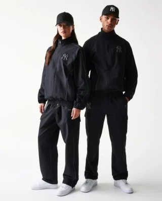 60771638_3QL_f7e66a3f-d226-43ba-80a4-fc3844025129 New Era New York Yankees MLB Black Jacket 60771638 - NEW ERA