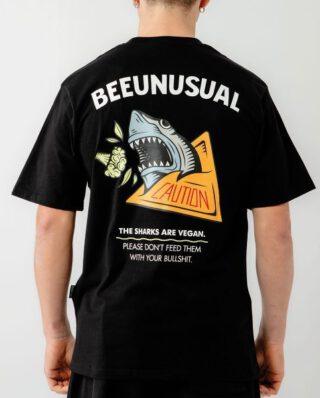 Bee Unusual The sharks are vegan Relaxed t-shirt Black - BEEUNUSUAL