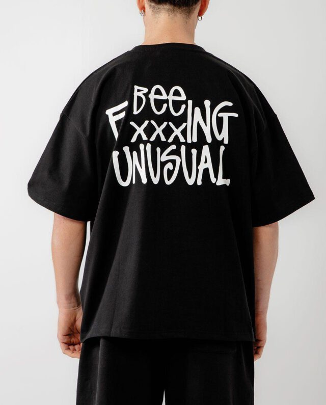 AT-251352_B-1 Bee Unusual ” Bee FxxxING Unusual ” Baggy T-shirt Black - BEEUNUSUAL