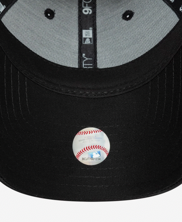 New Era New York Yankees Satin 9FORTY Black Women’s Cap 60595368 - NEW ERA