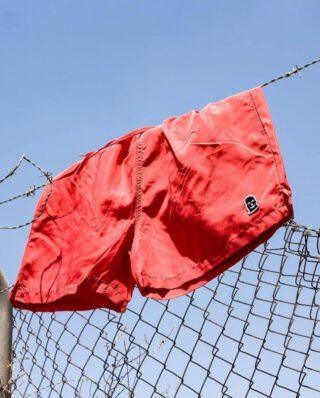 VANDALS ON HOLIDAYS BEACH SWIMWEAR RED - UrbanClassics