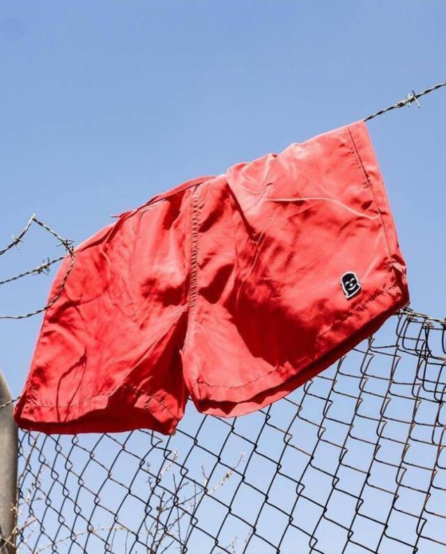VANDALS ON HOLIDAYS BEACH SWIMWEAR RED - UrbanClassics