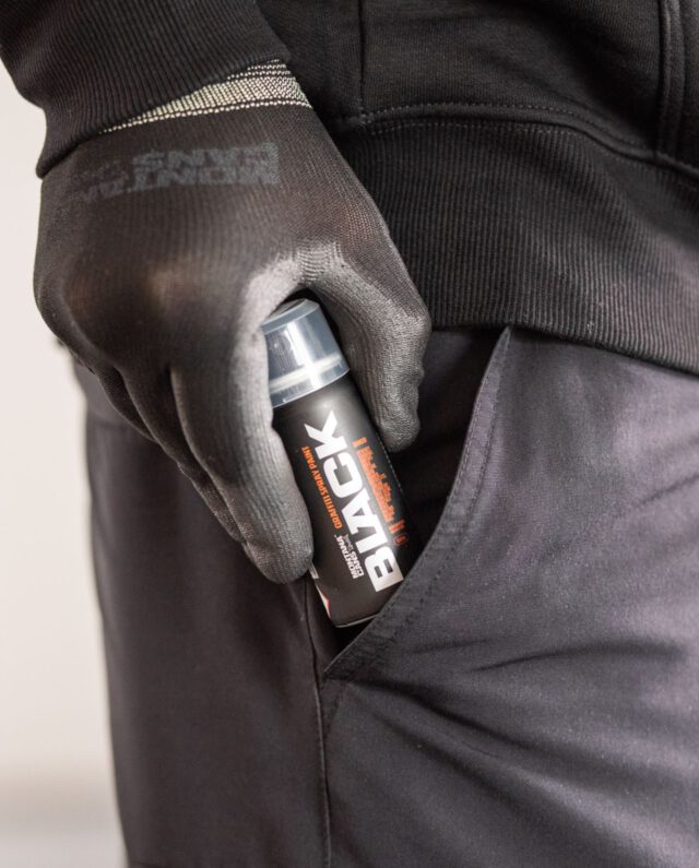 Montana-BLACK-50ml-tasche-pocket-size-2306_1280x1920