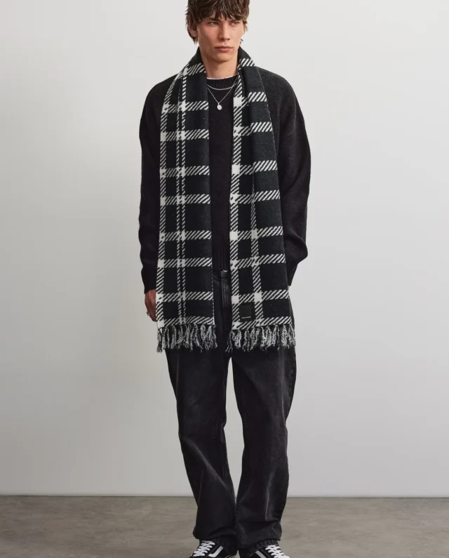 PGDR-7496-001-028_Turku-Checkered-Scarf-Black-Cream_-7 PGDR-7496-001-028_Turku-Checkered-Scarf-Black-Cream_-7